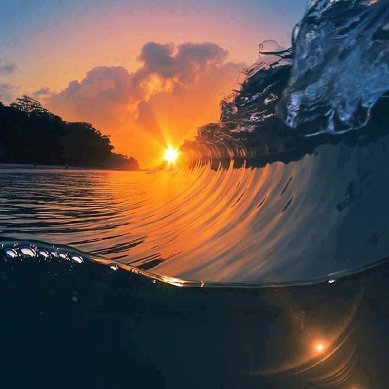 Невероятное красивое видео. Море закат волны. Волны на закате. Необычный закат. Океан солнце.