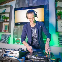 x.Fomo - Huse Summer Mix @ DeepContent