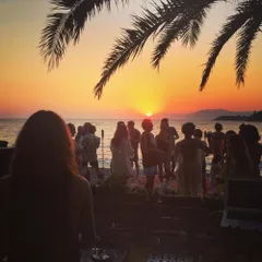 Escape from the Sun. Wandering Circle