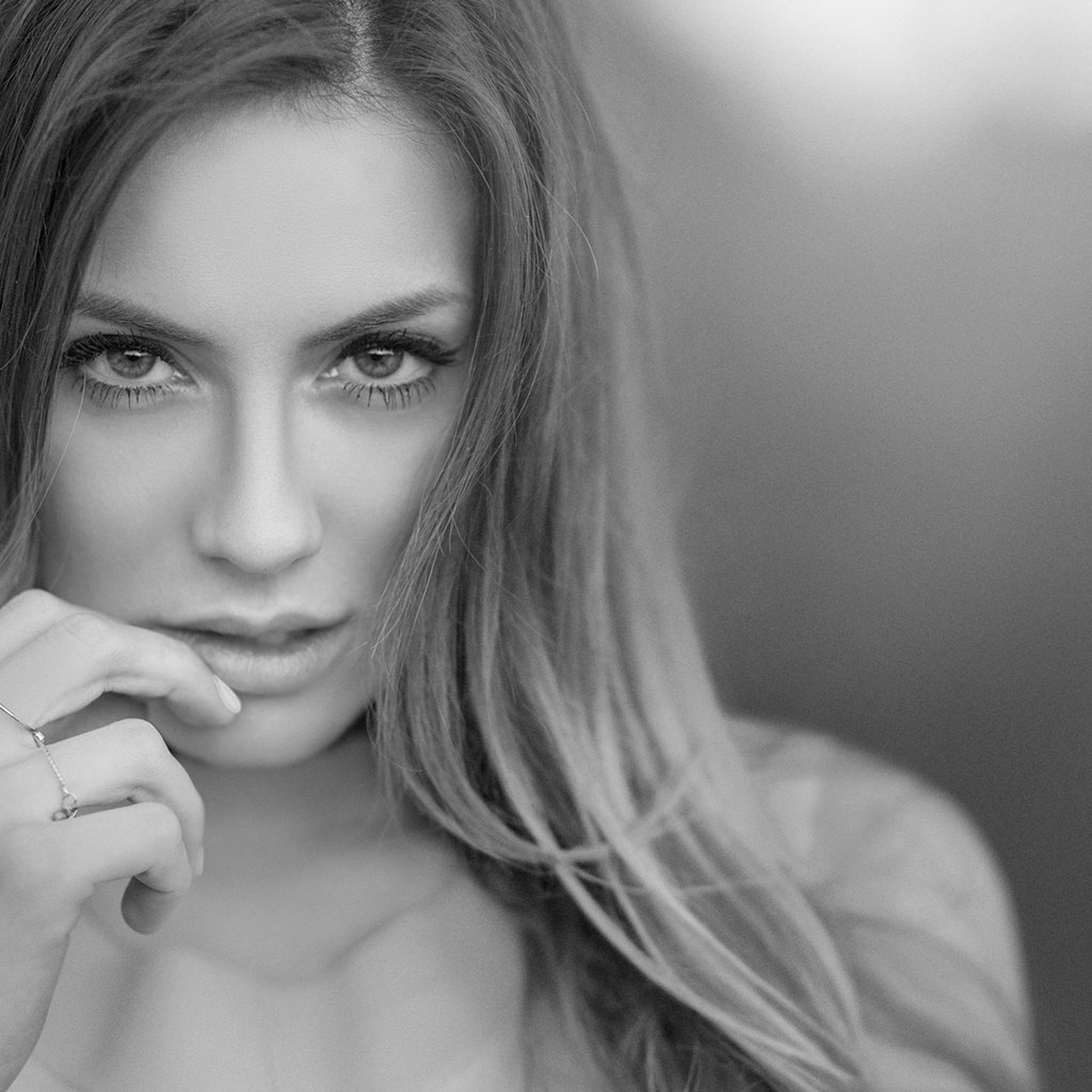 Brown haired woman analog photo. Модель лицо на фоне неба. Девочка девушка. Field face. Обои на рабочий стол лица.