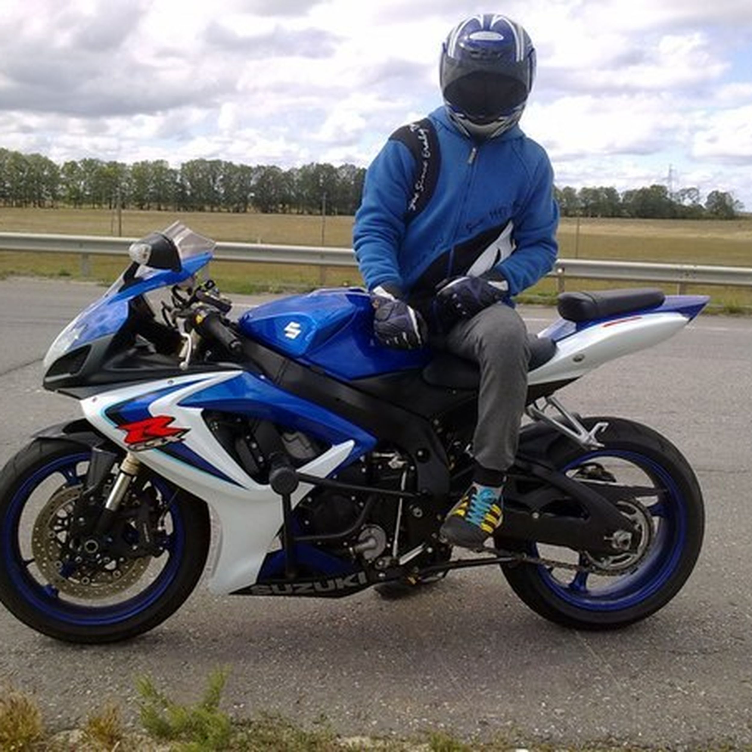 GSX R 600 девушка