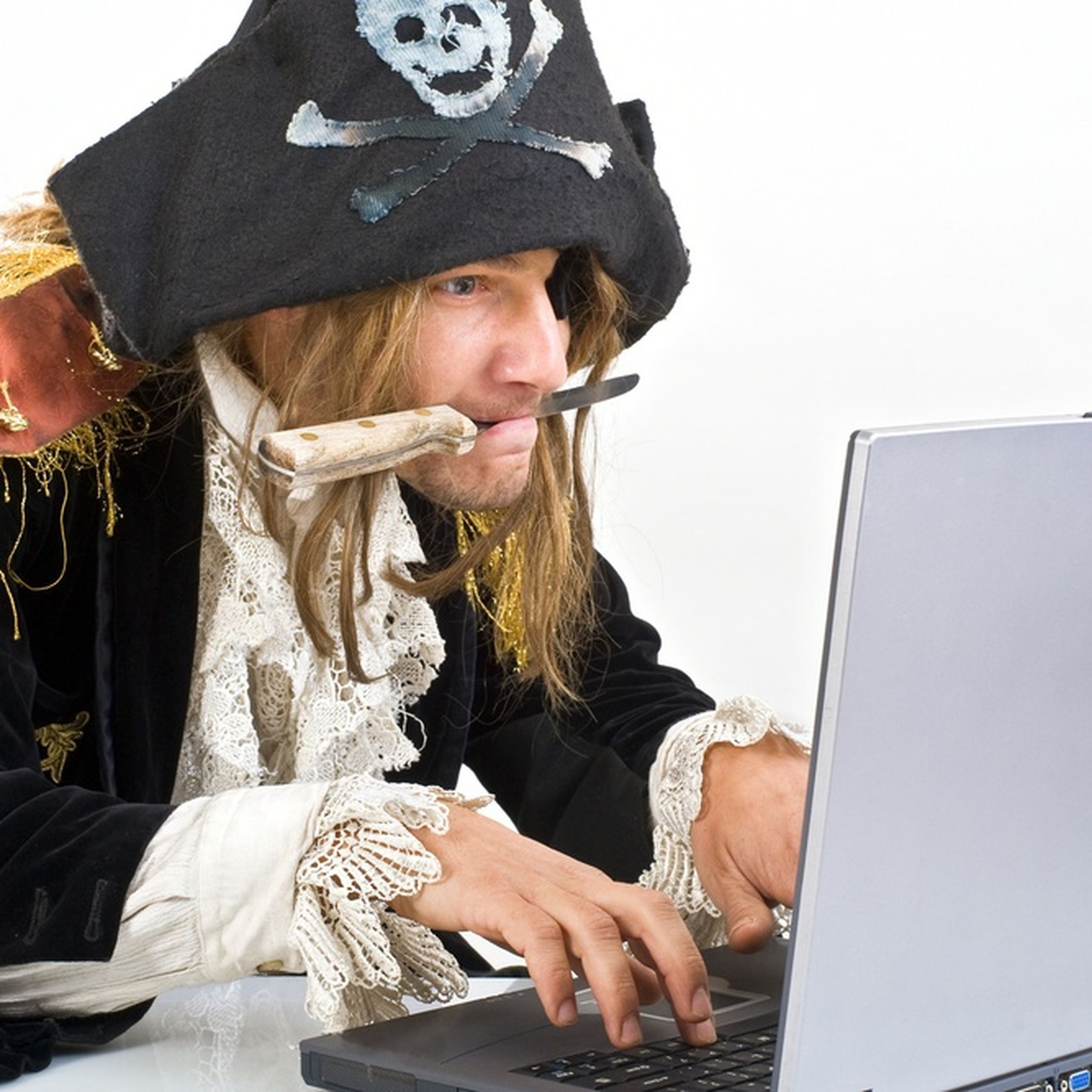 Что значит пиратить. Пиратский софт. Что значит пиратить. Мемы про пиратство. Что значит пиратить.