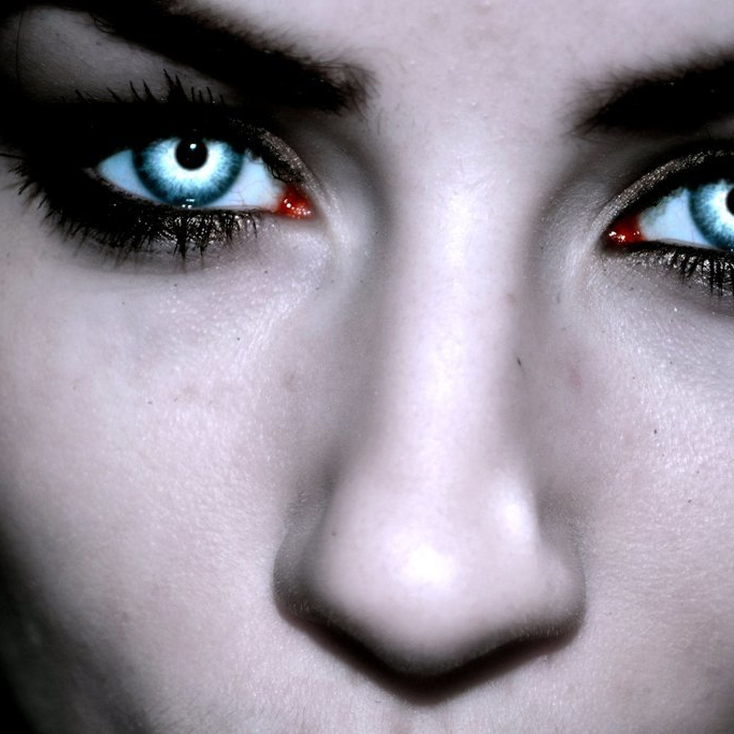 Черные глаза быстрая. Глаза вампира. Черные глаза. Черные демонические глаза.